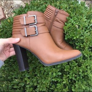 Express high heels, women’s size 7. Brown